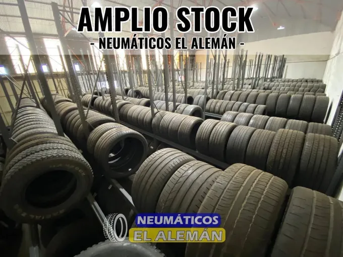 Bodega con gran cantidad de llantas, rotulada 