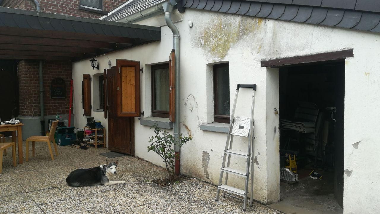 renovierungsbedürftige Fassade