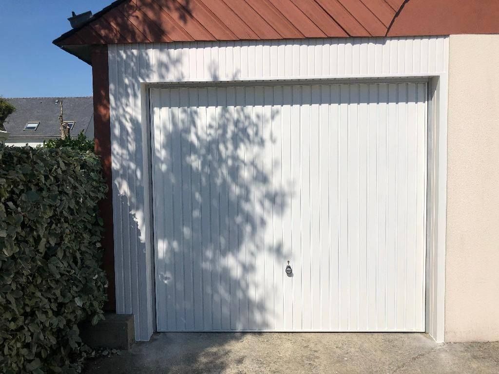 Porte de garage blanche