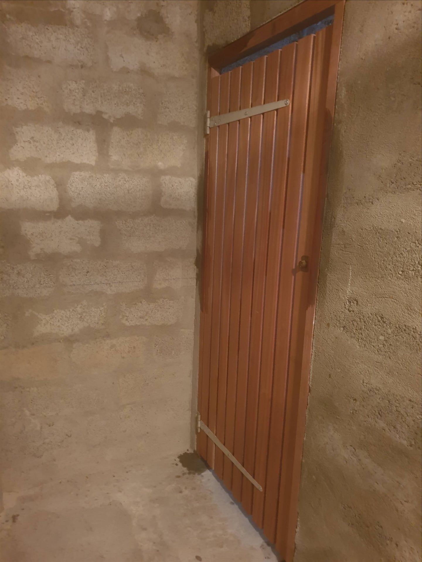 Porte en bois après rénovation