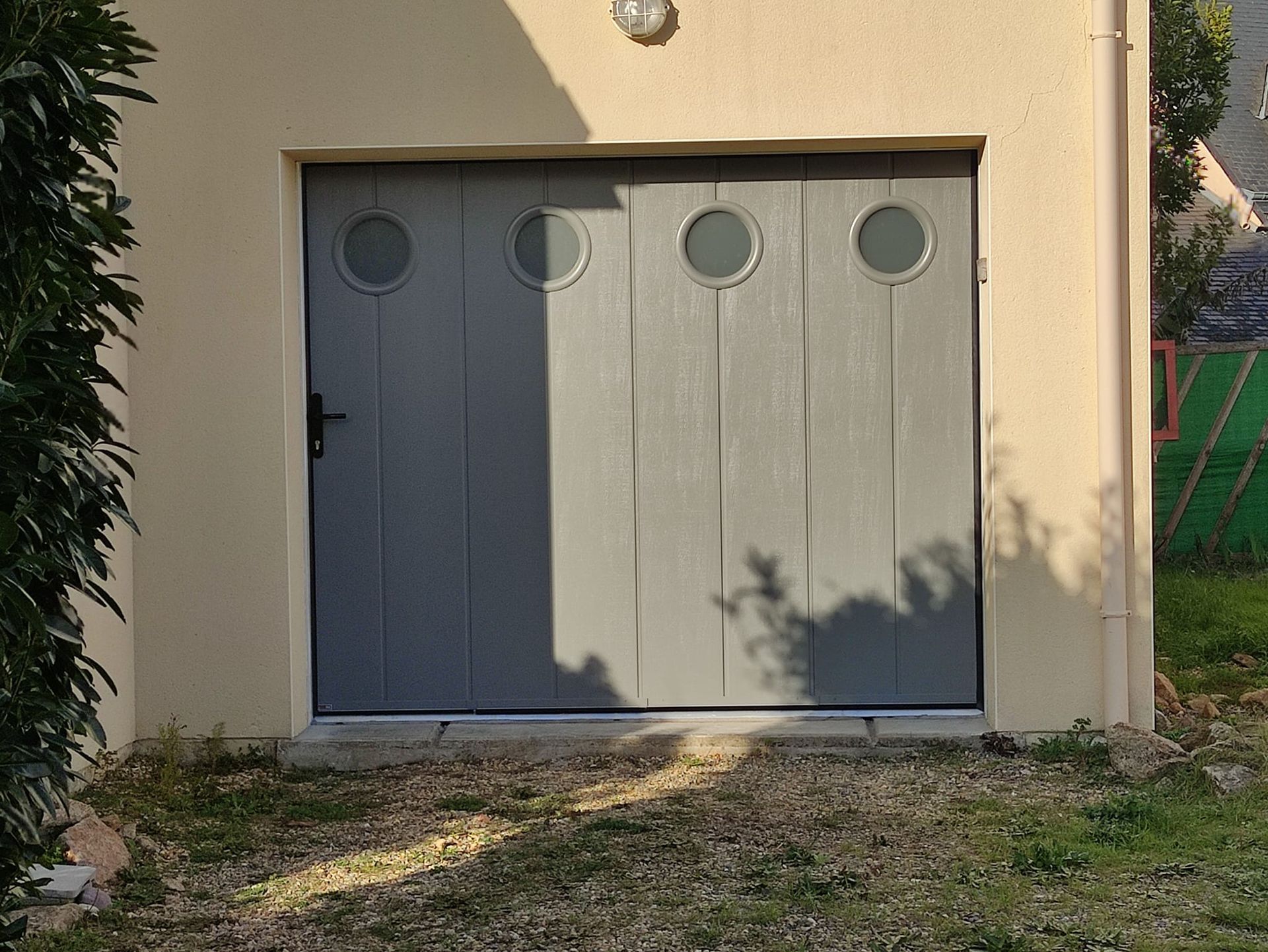 Porte de garage grise