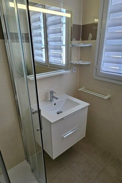 Pose d'un meuble vasque