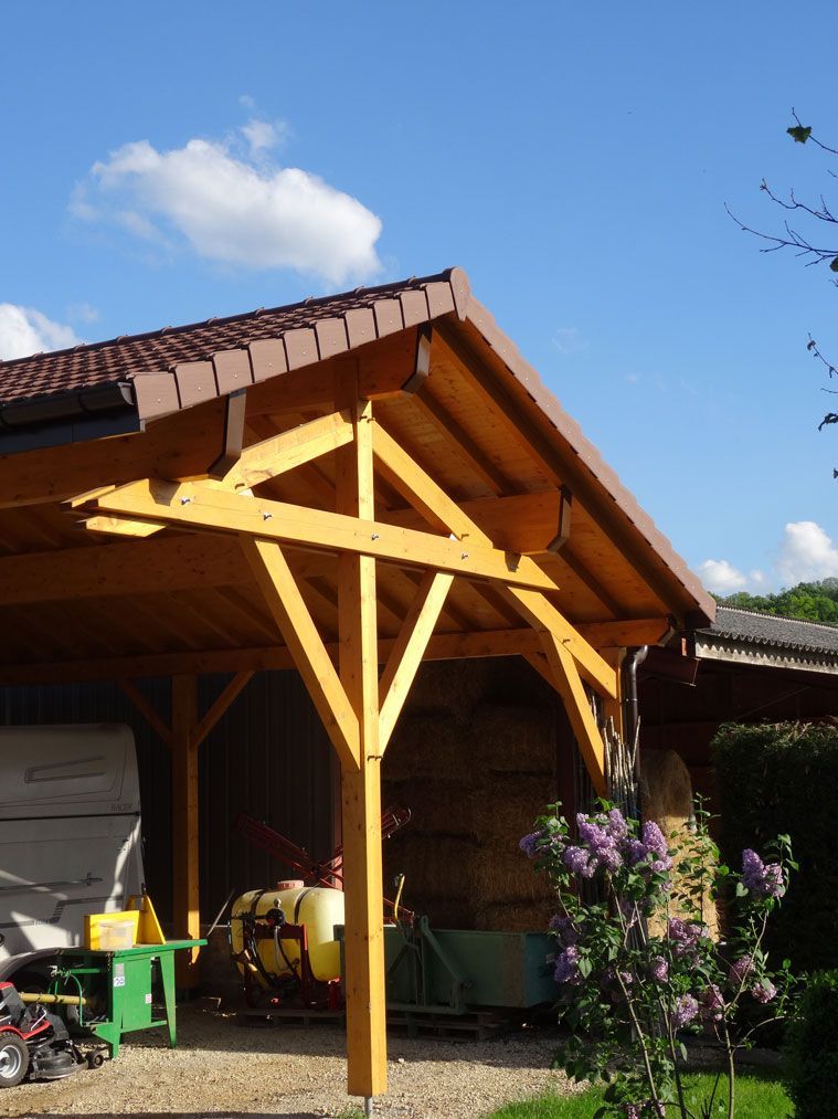 Charpente d'un garage ouvert