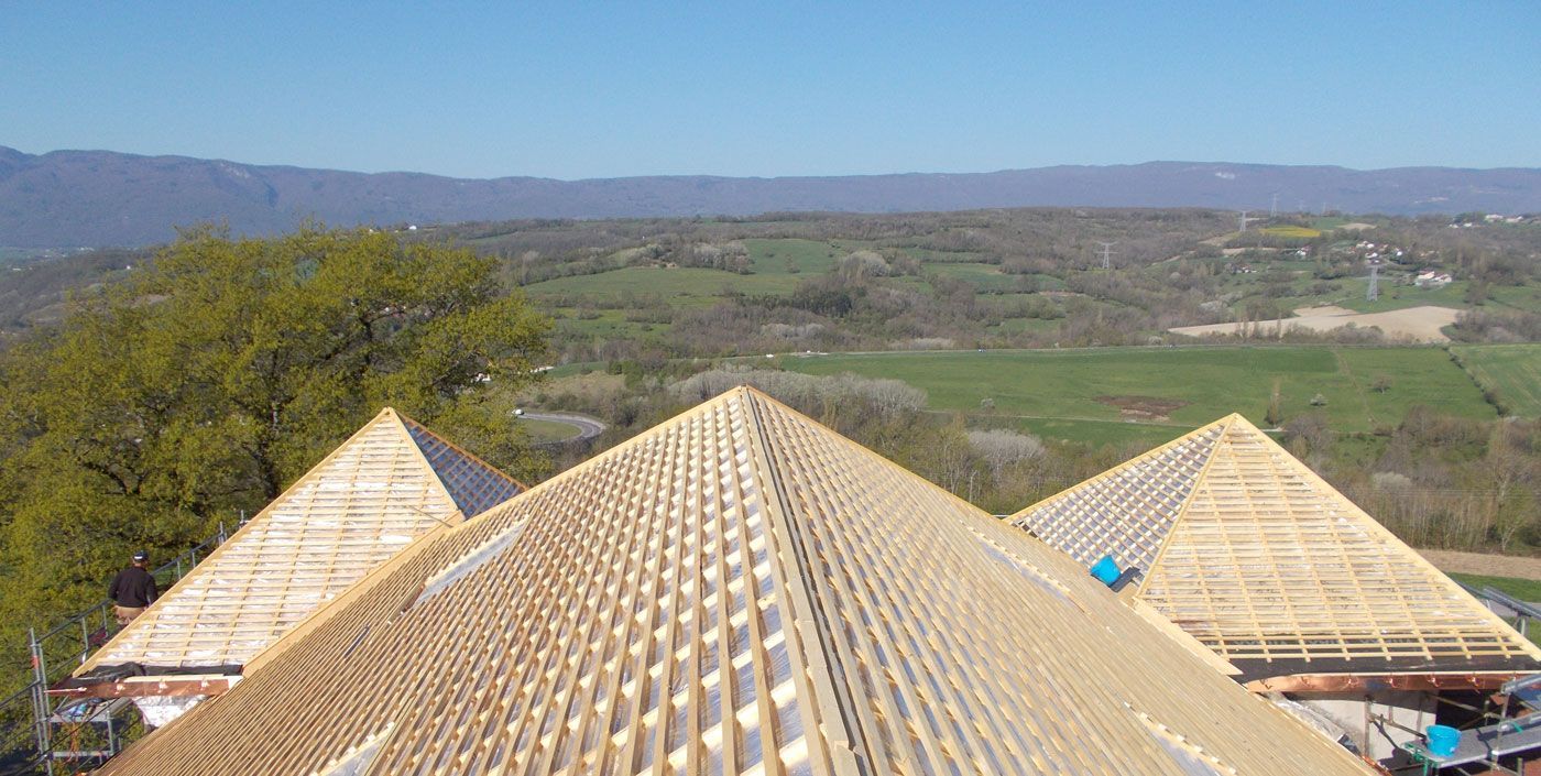 Toiture non recouverte avec grand paysage de campagne
