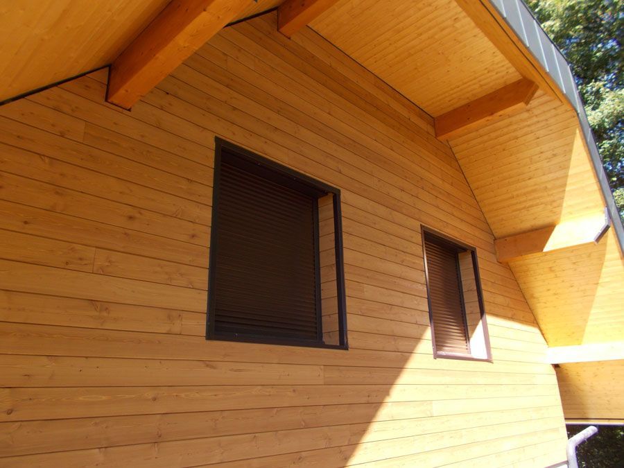 Maison avec bardage en bois clair