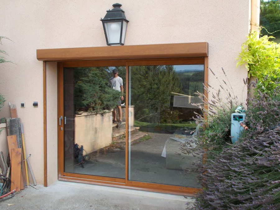 Porte-fenêtre avec encart en bois