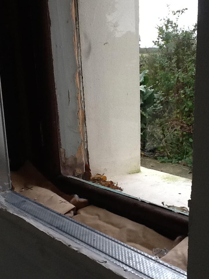 Travaux pour la pose d’une porte d’entrée