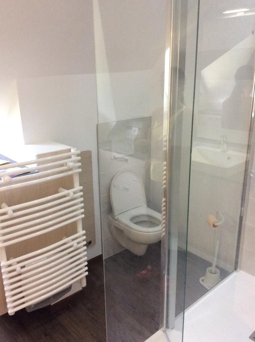 Douche et W-C suspendu