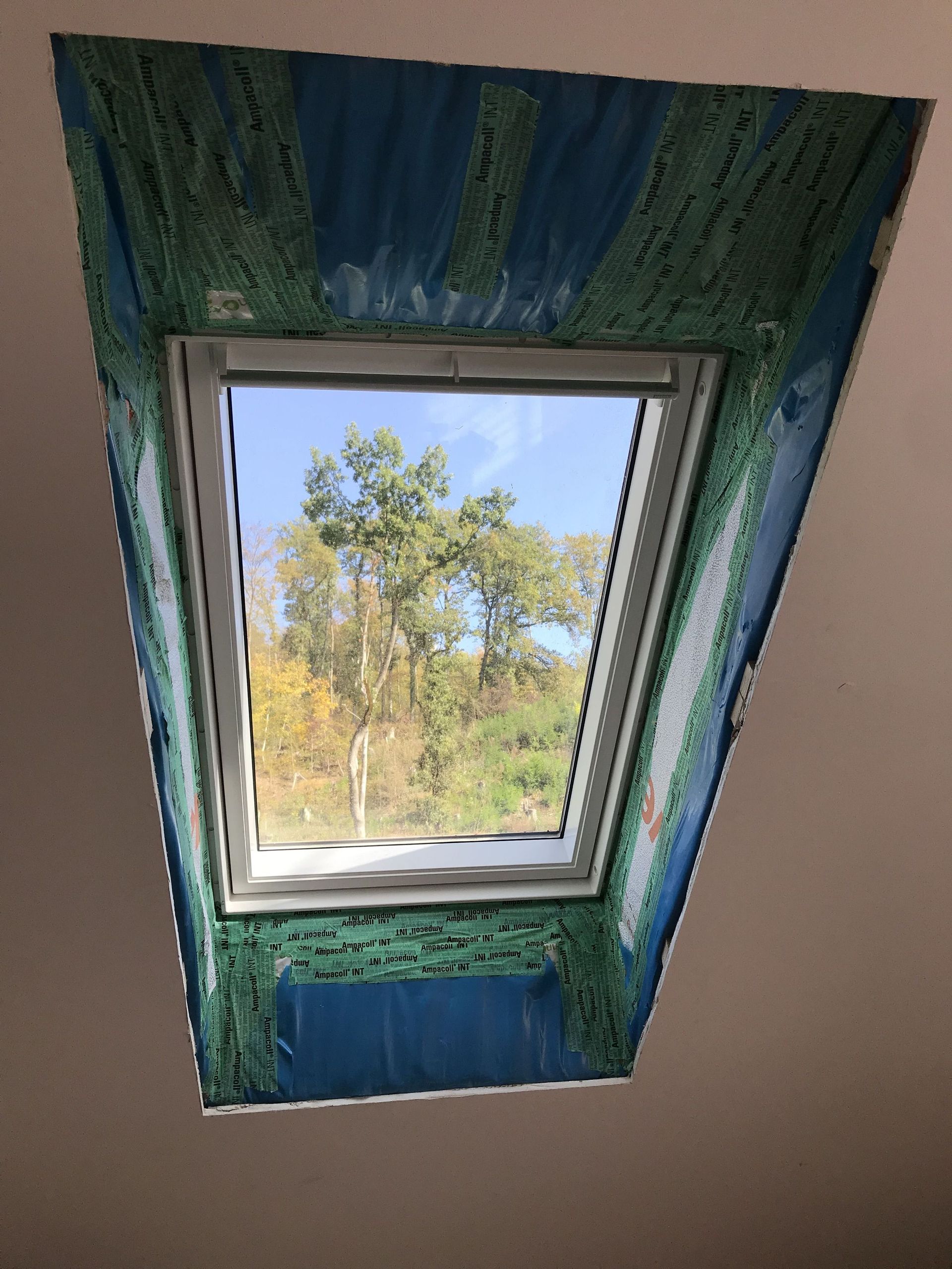 Dachfenster während Einbau - Tobler Spenglerei und Bedachungen