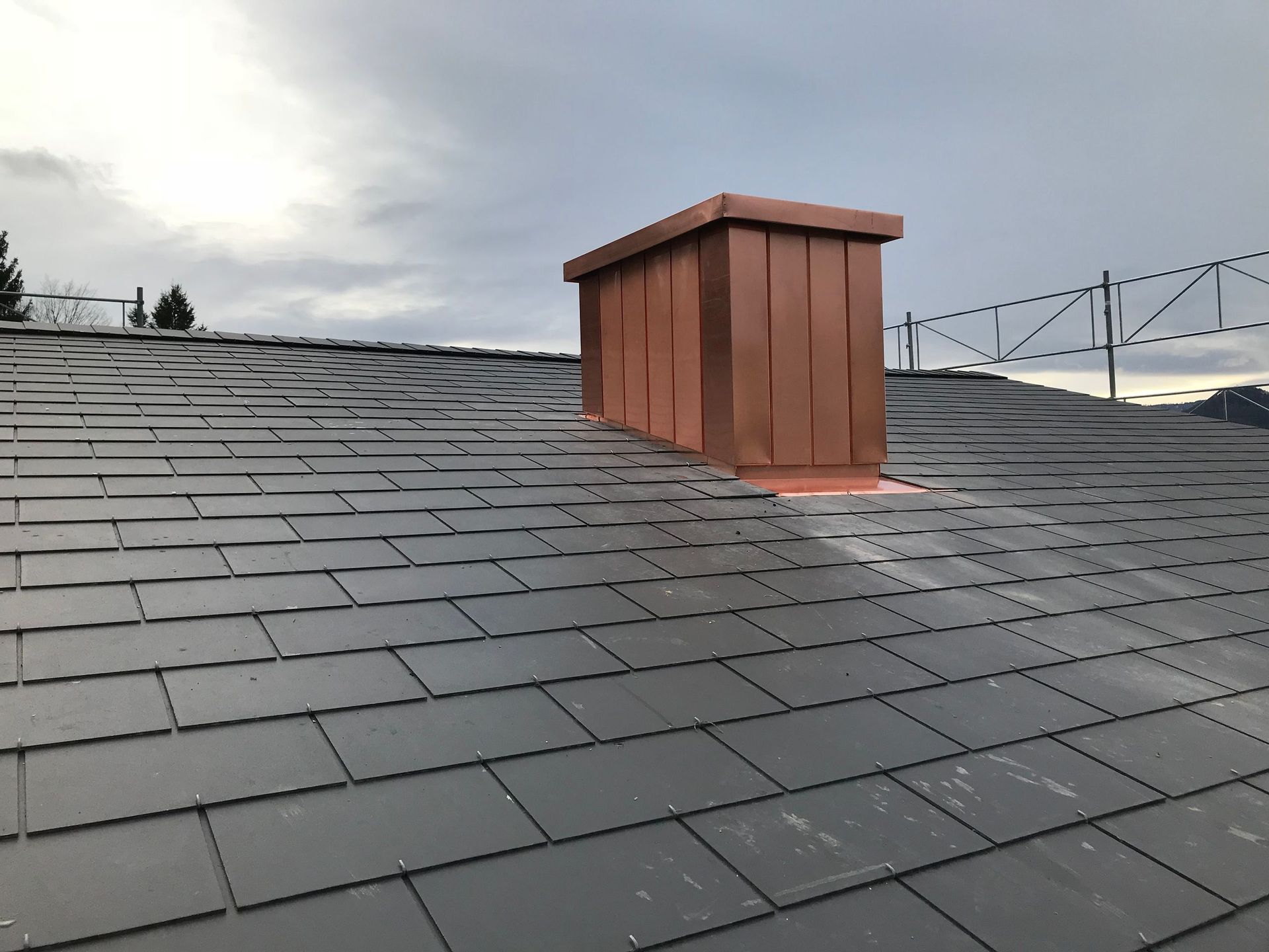 Dach mit Eternitschiefer - Tobler Spenglerei und Bedachungen