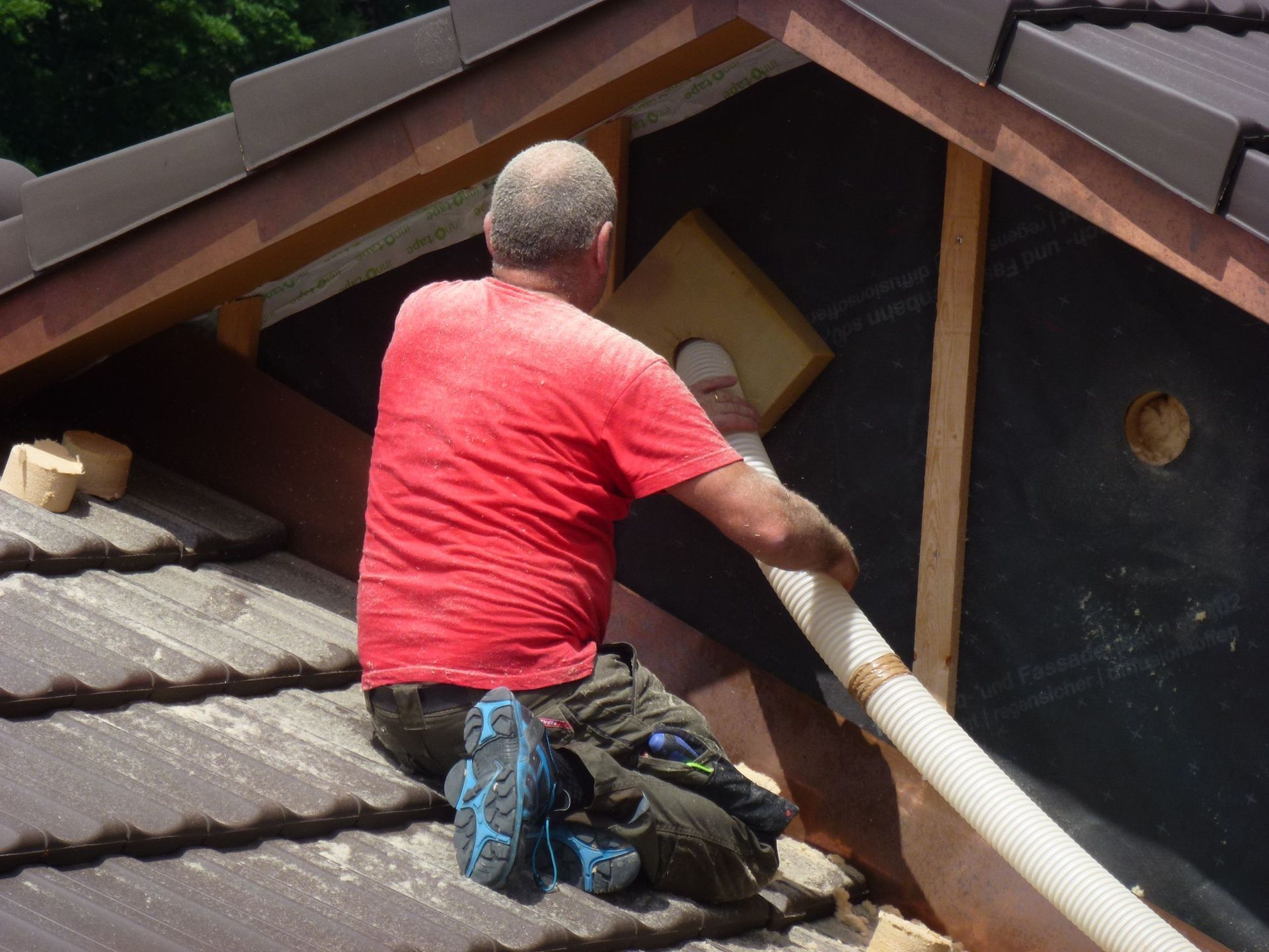 Holzisolation einblasen-Tobler Spenglerei und Bedachungen