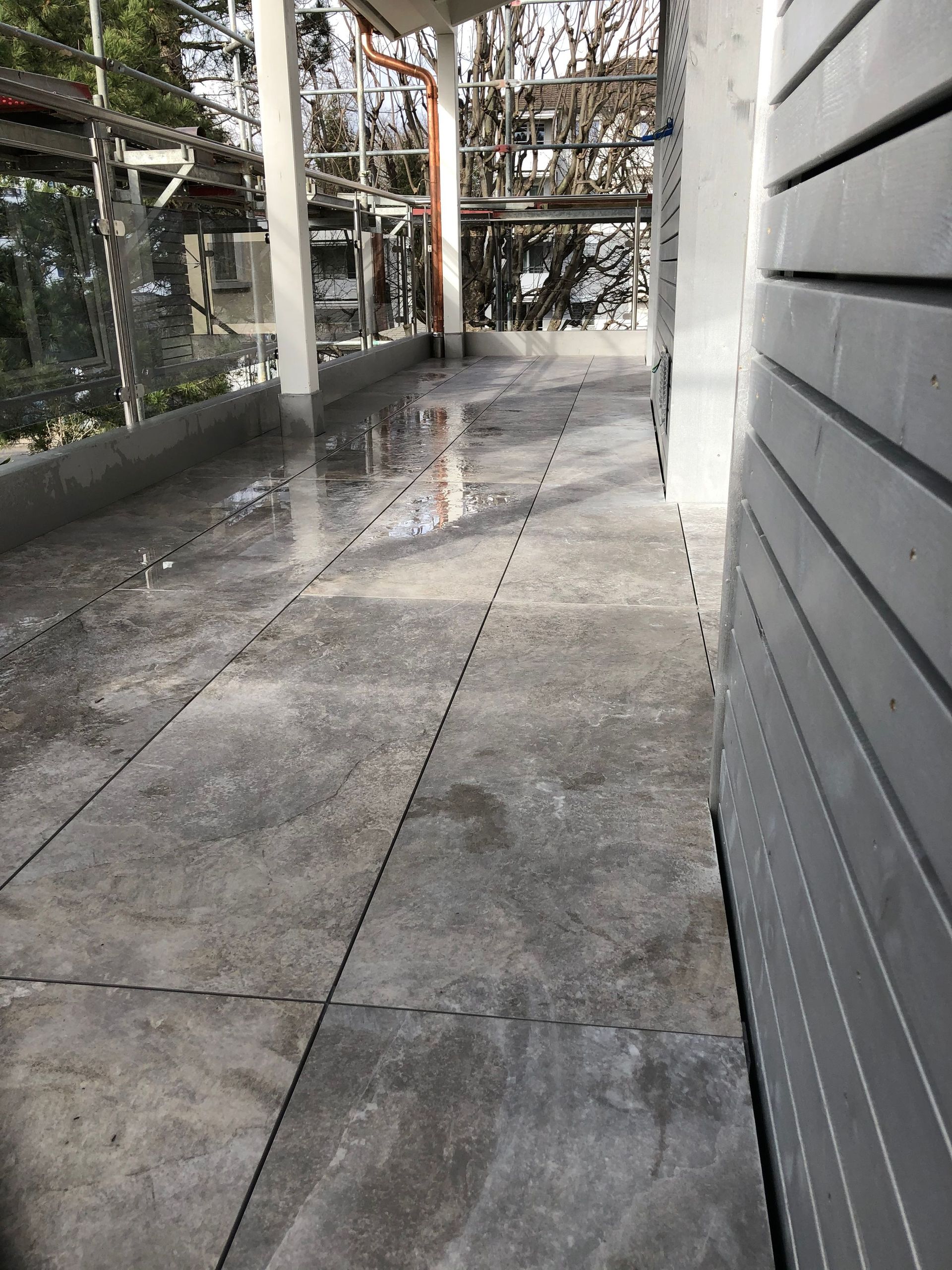 Terrasse Steinplatten-Tobler Spenglerei und Bedachungen