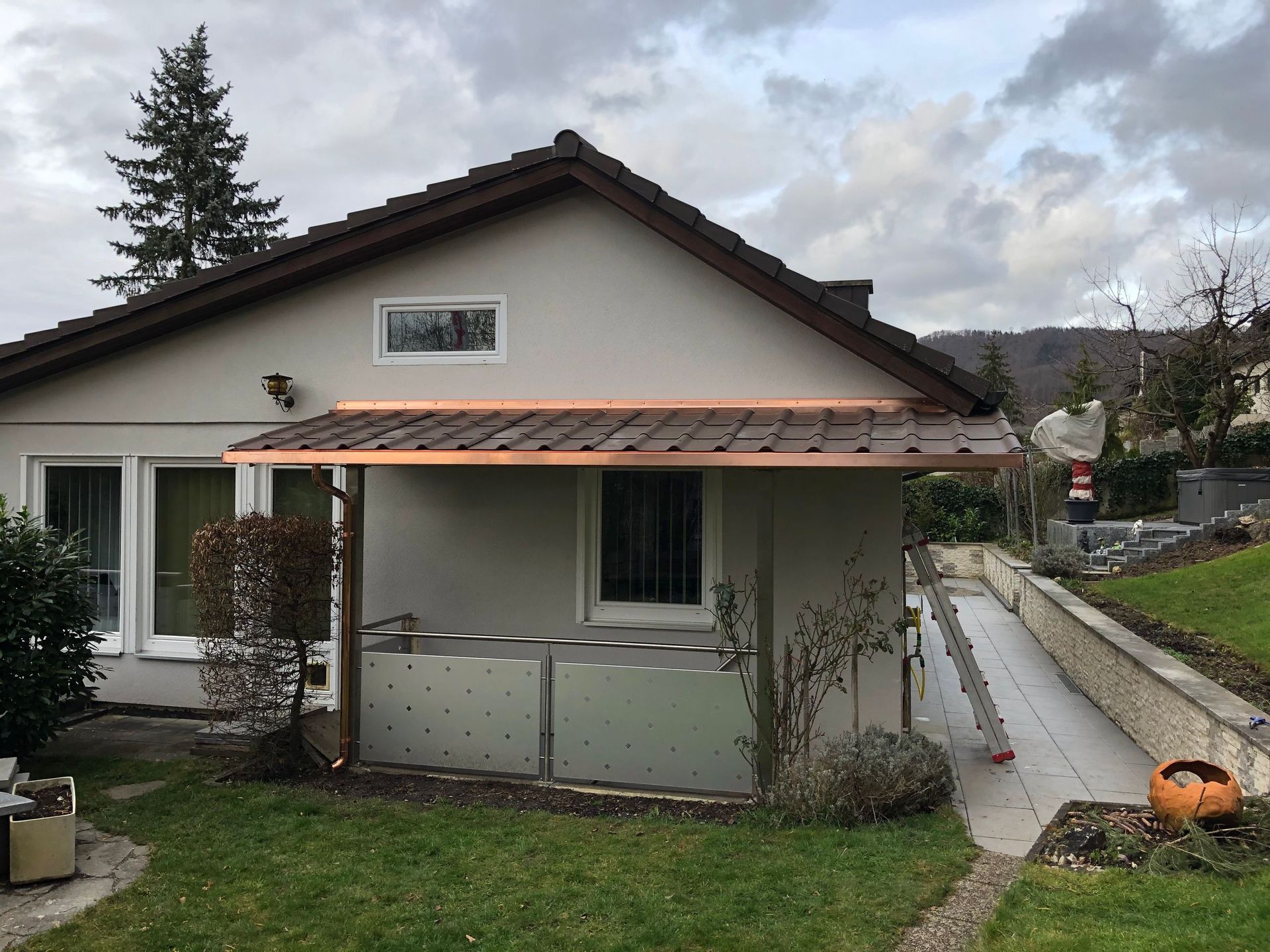 Treppenüberdachung-Tobler Spenglerei und Bedachungen