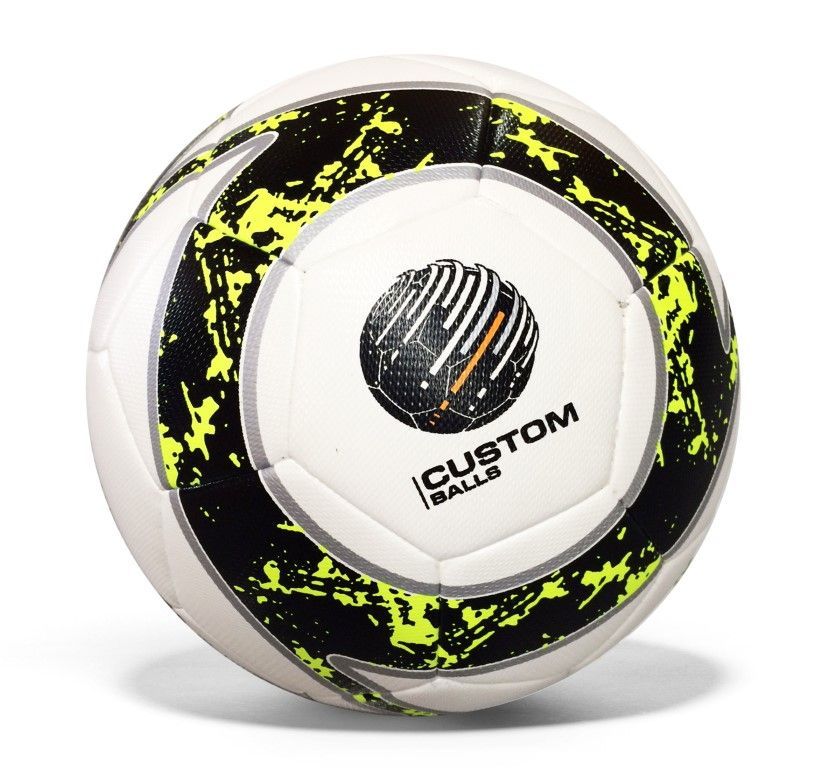 Fußball mit schwarz-gelb-weißem Design; mit „Custom Balls“-Logo.