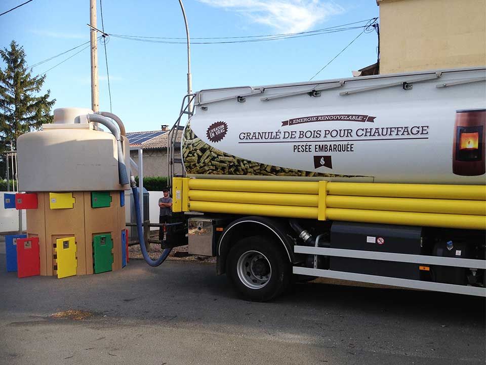 Camion de transport de granulés à bois