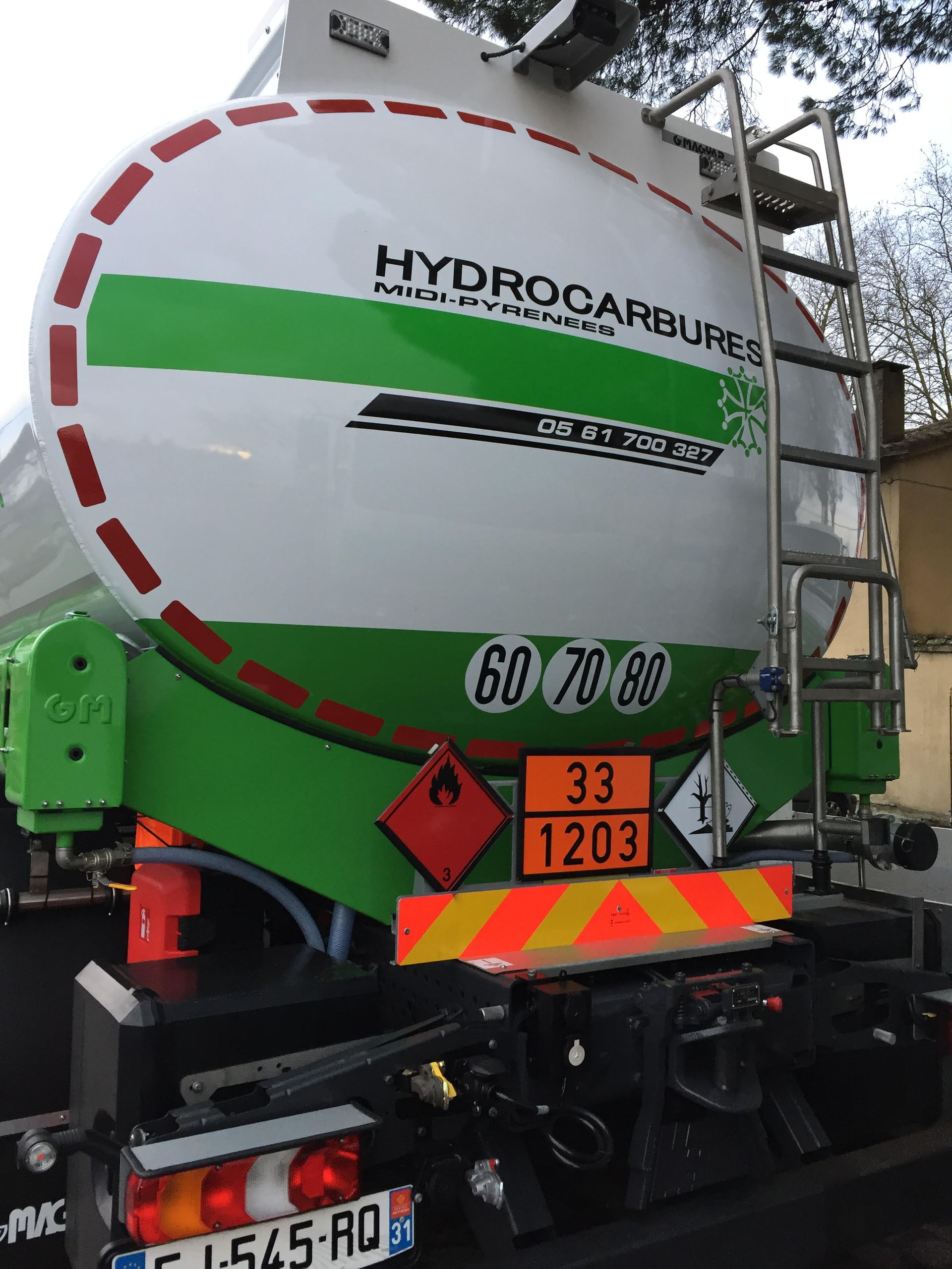 Une personne dans un champs