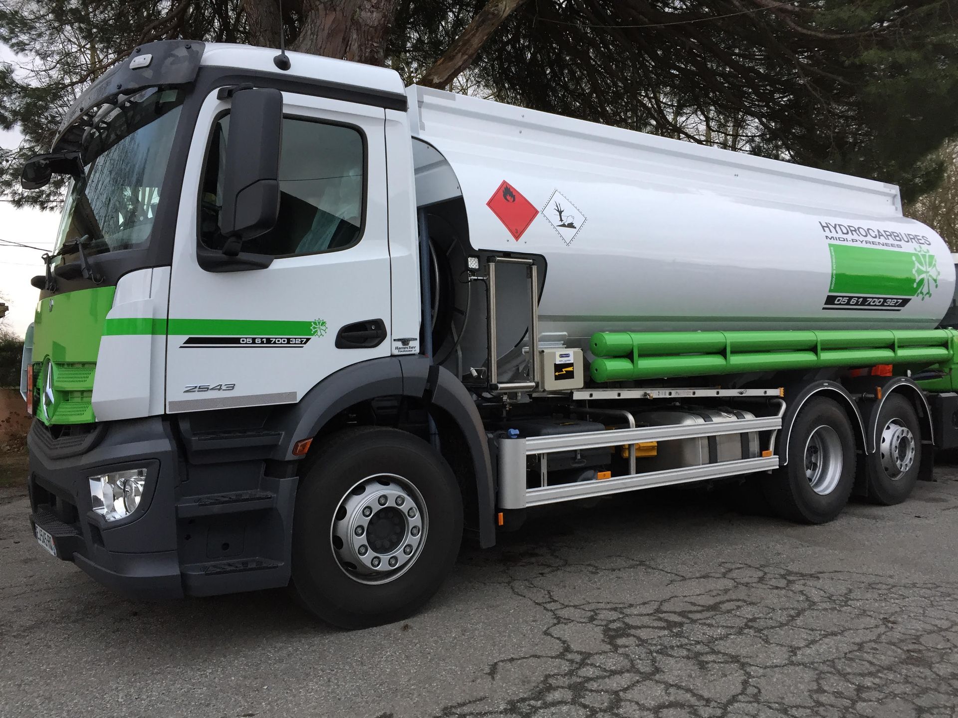 Camion de transport de combustibles