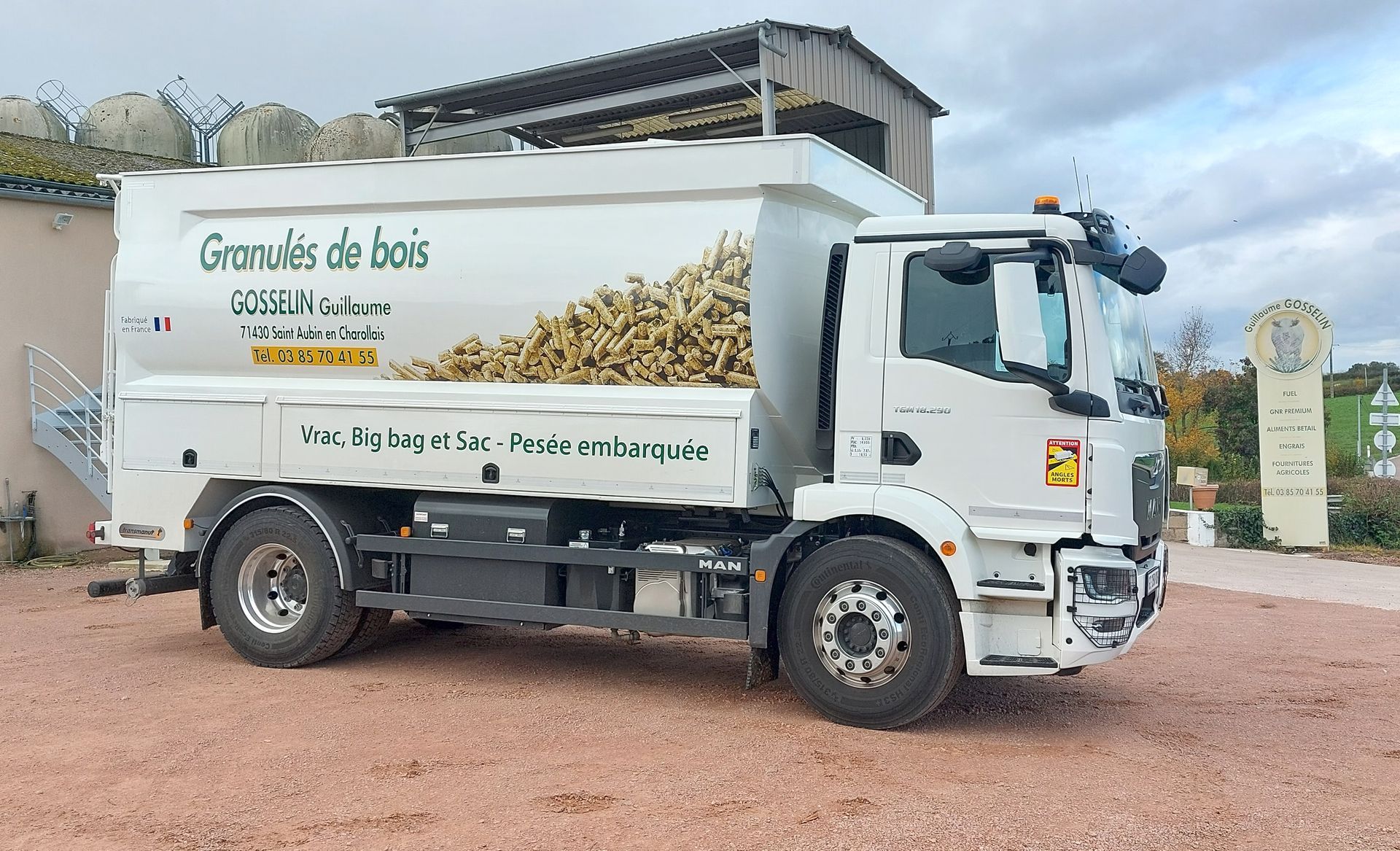 Tas de granulés de bois combustibles