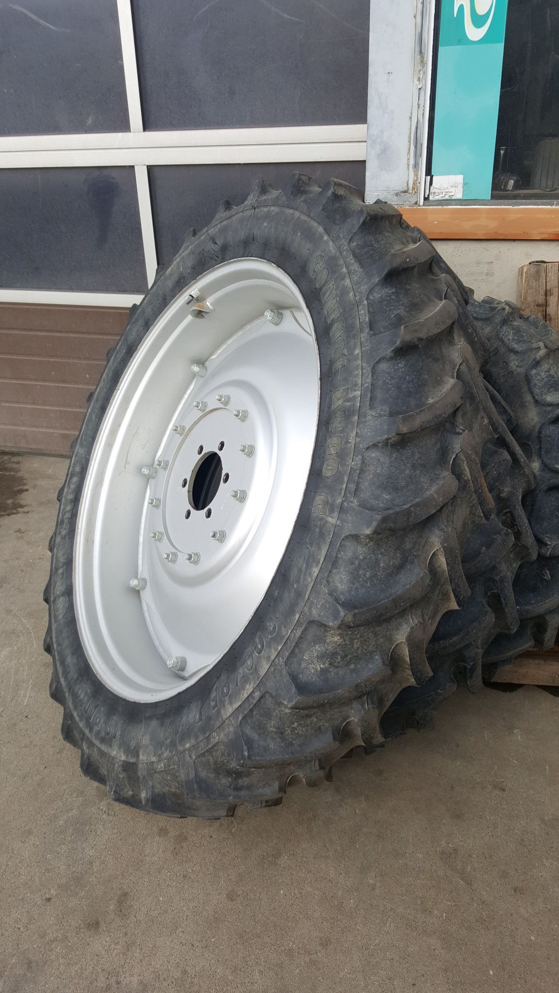 2 Pneus occasion 300/95R42 sans les jantes