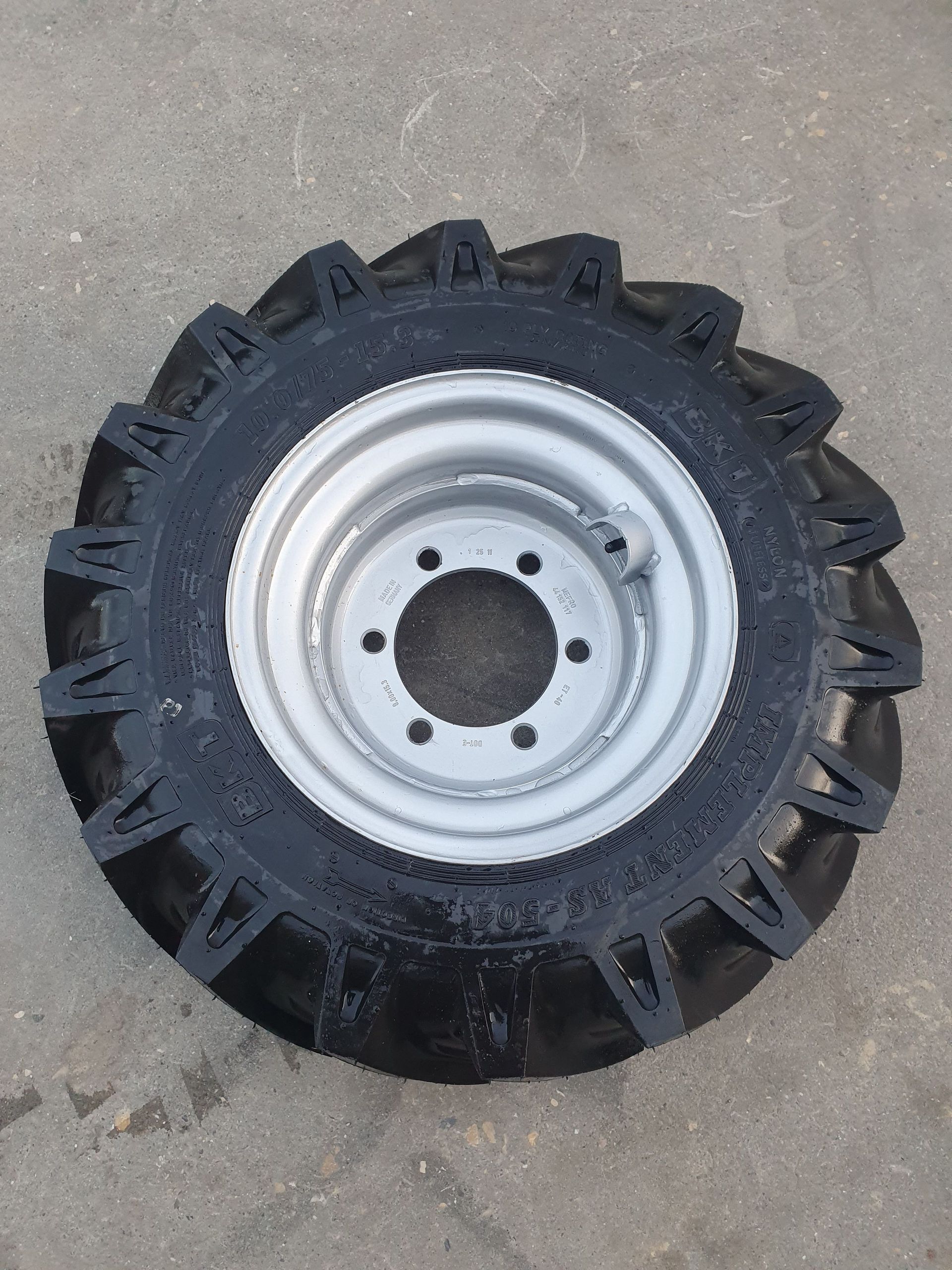 1 roue 10.0/75-15.3 neuf