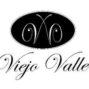 Un logotipo en blanco y negro para una empresa llamada Viejo Valle.