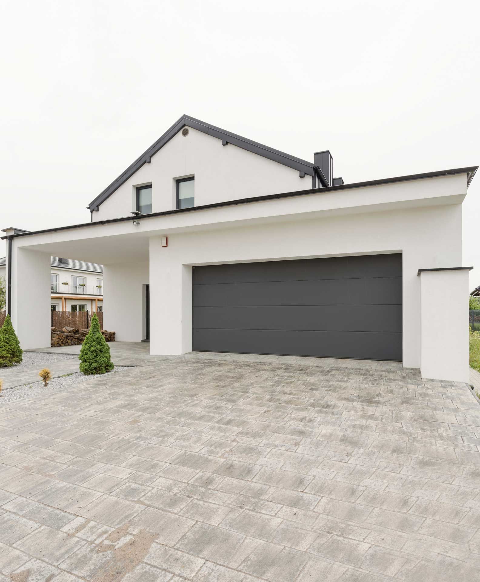 Porte de garage sur une propriété individuelle