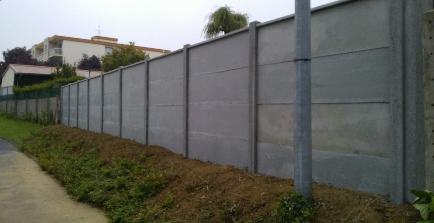 Clôture rigide en PVC gris