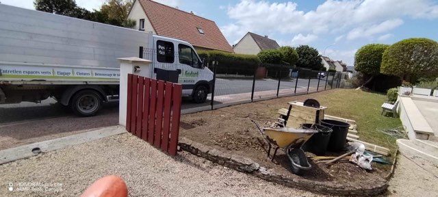 Aplanissement du terrain après l'enlèvement d'une haie
