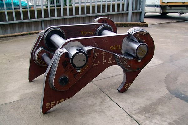 Un trozo de metal con las letras ztz.