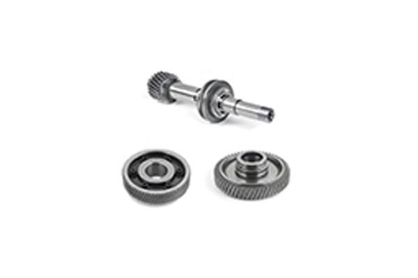 Hay tres tipos diferentes de rodamientos sobre un fondo blanco.