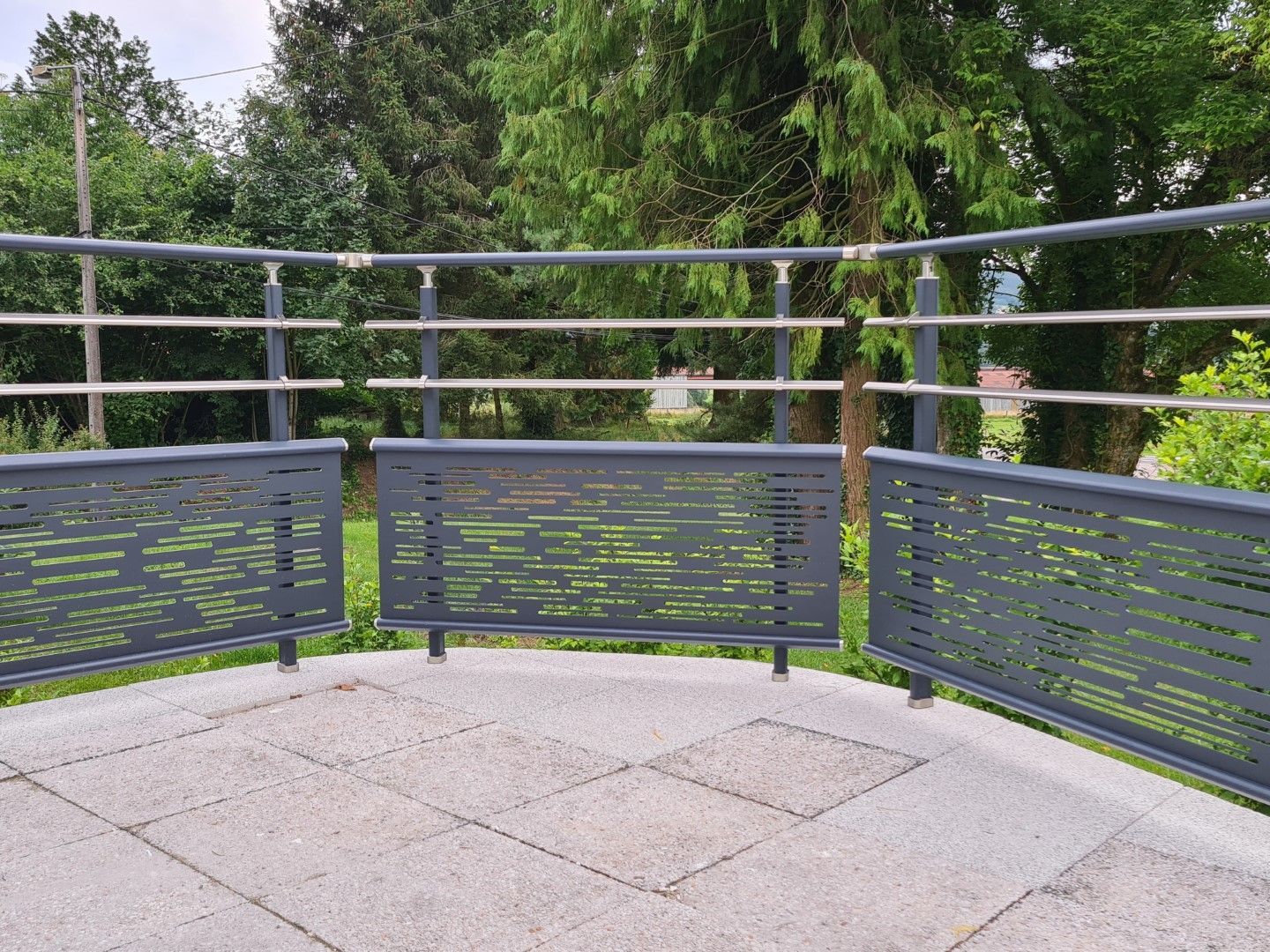 Garde-corps avec main courante, 2 traverses et remplissage décoratif