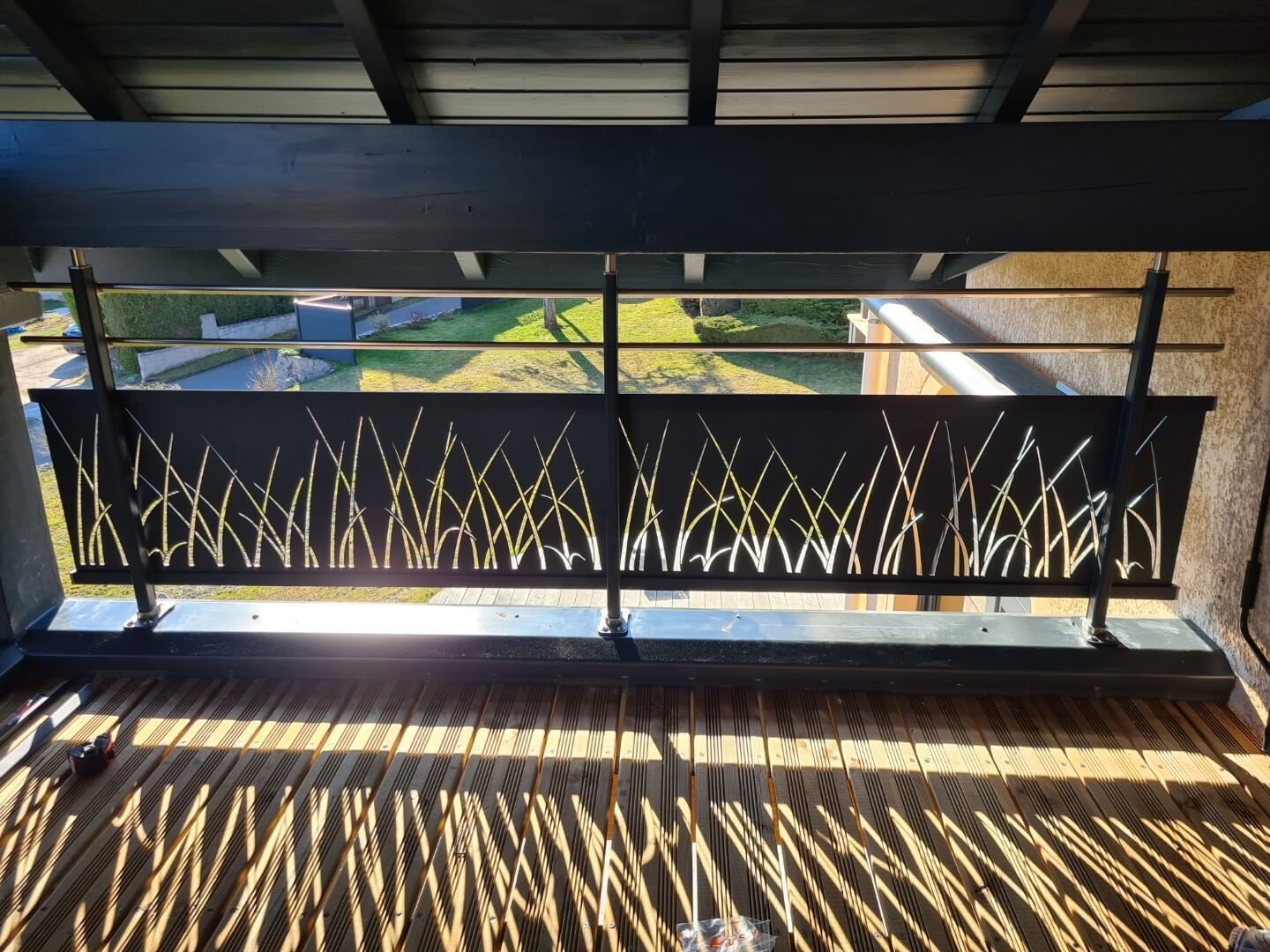 Rambarde de la gamme ovale avec remplissage décoratif imitant l'herbe