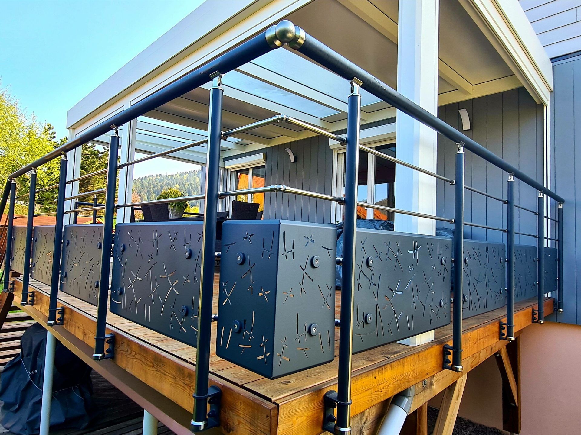 Balustrade avec main courante, traverses et remplissage décoratif