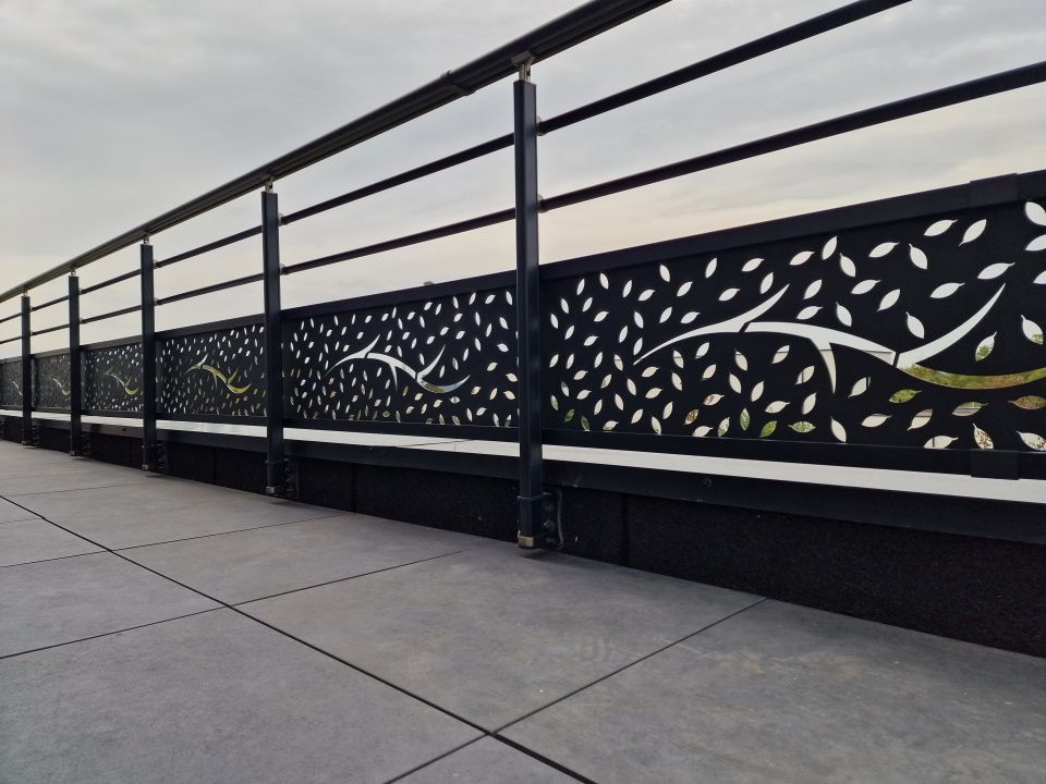 Remplissage de garde-corps : motif en forme de branches et feuilles