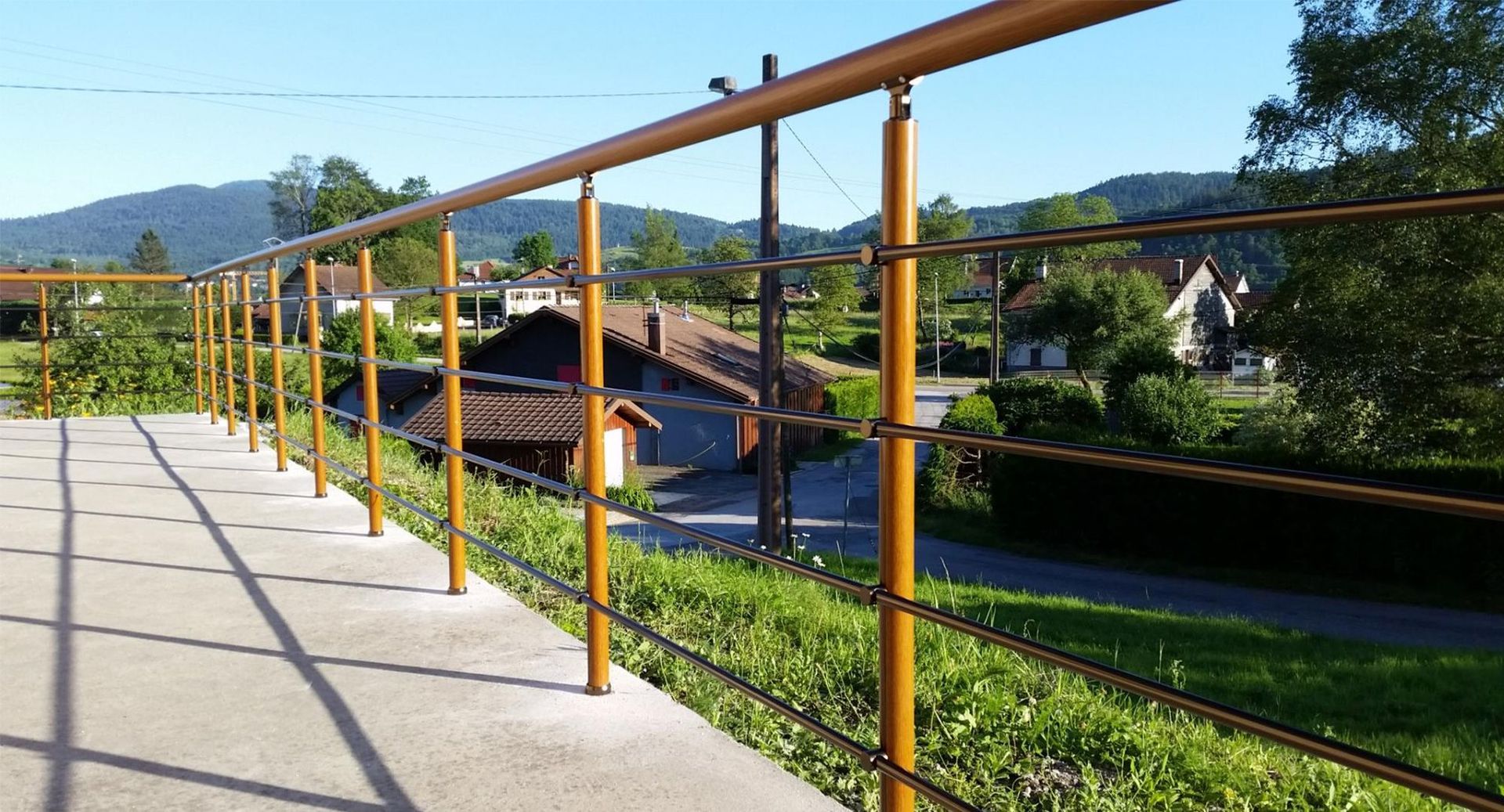 Une balustrade simple à effet en bois