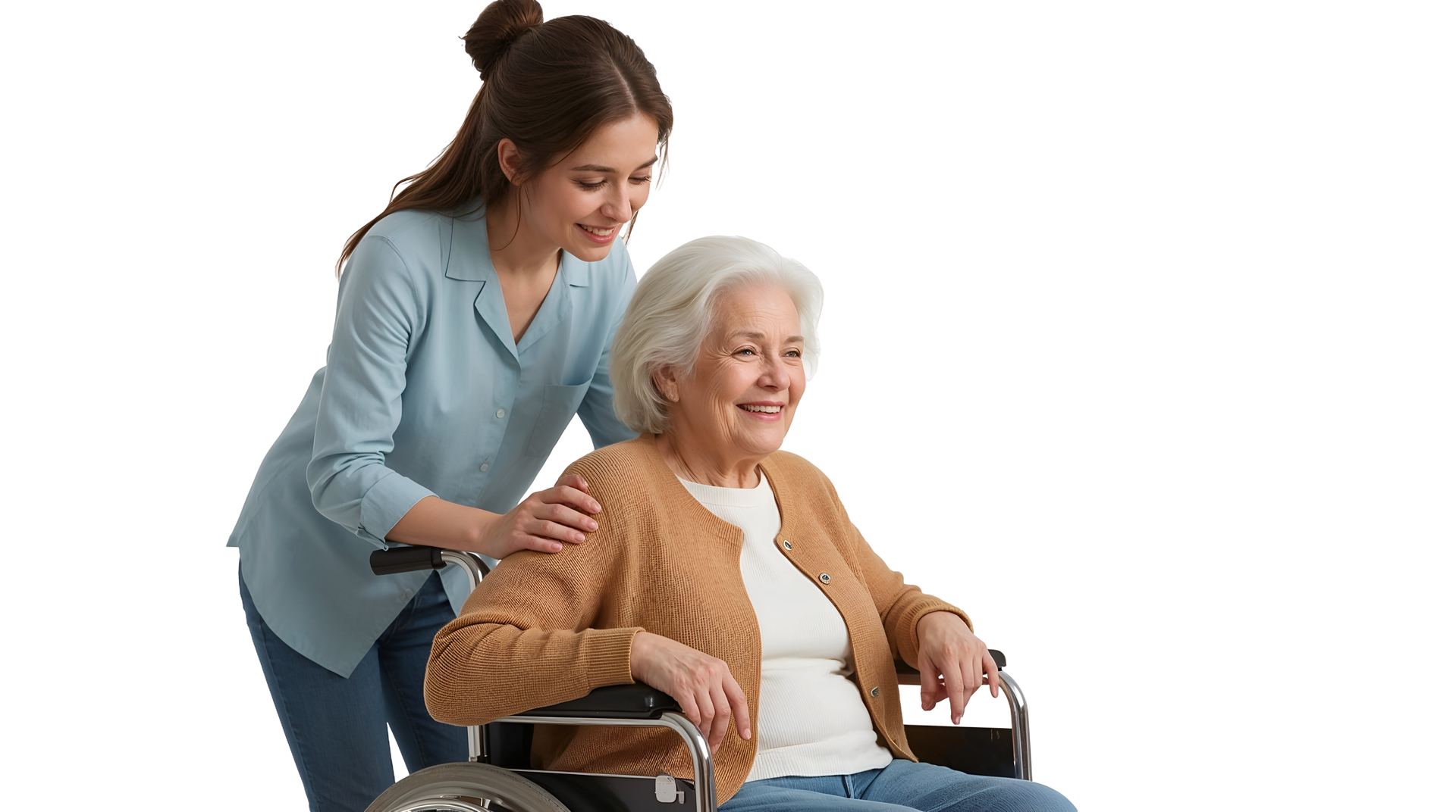 Une femme aide une personne âgée en fauteuil roulant. Toutes deux sourient.