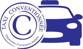 Taxi bleu avec un badge circulaire « Taxi Conventionné ».