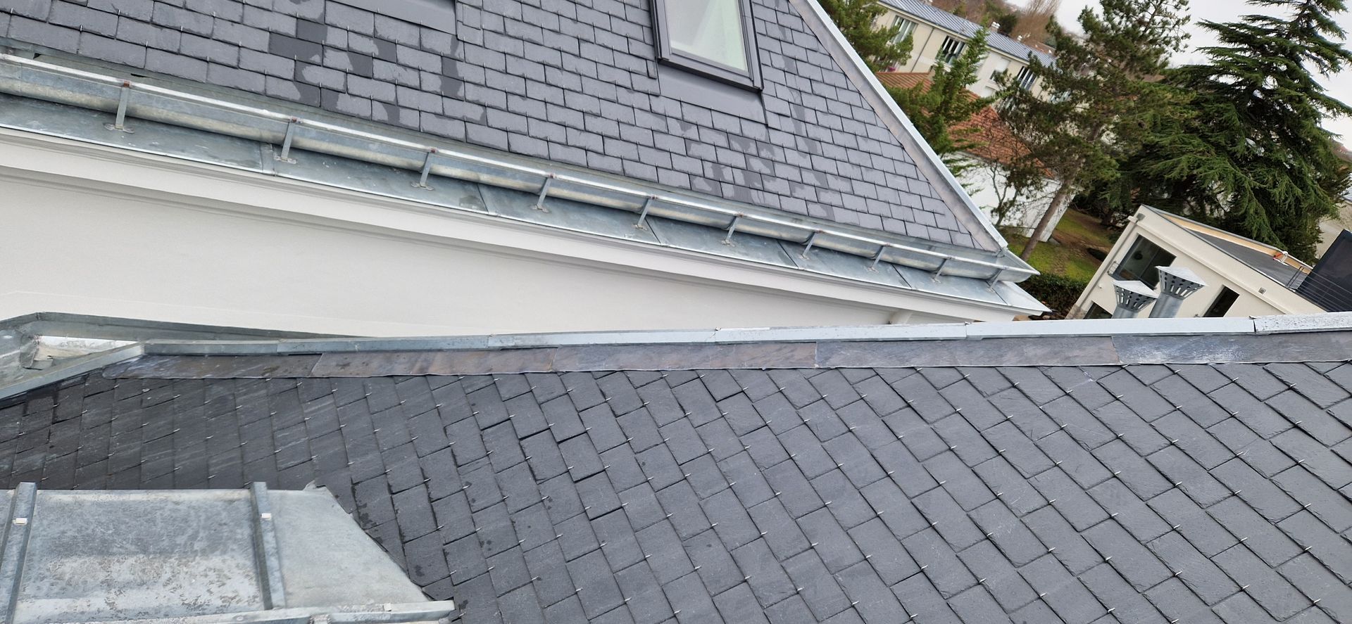 Photos d'une toiture en ardoise