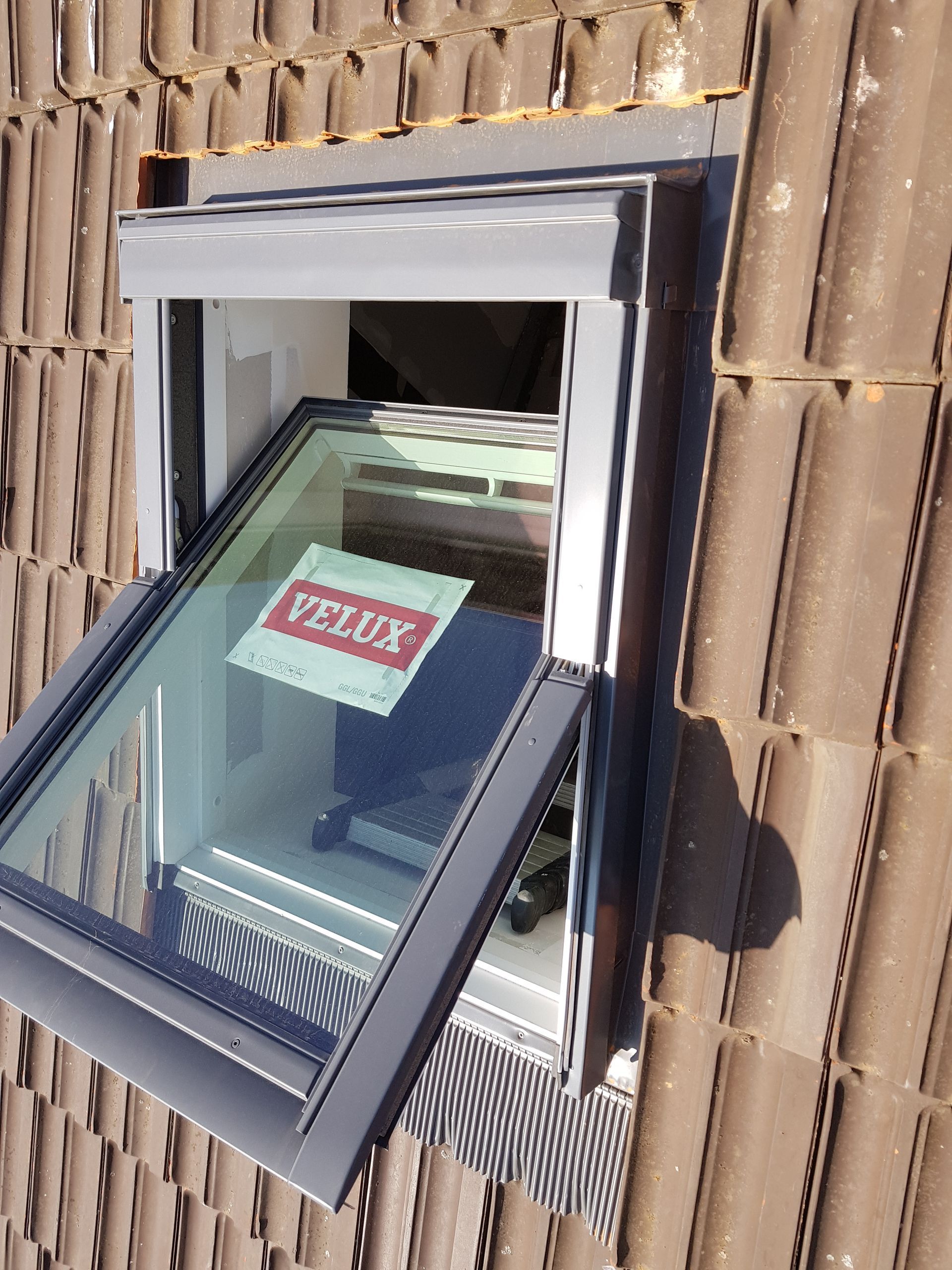 Fenêtre de toit Velux entrouverte