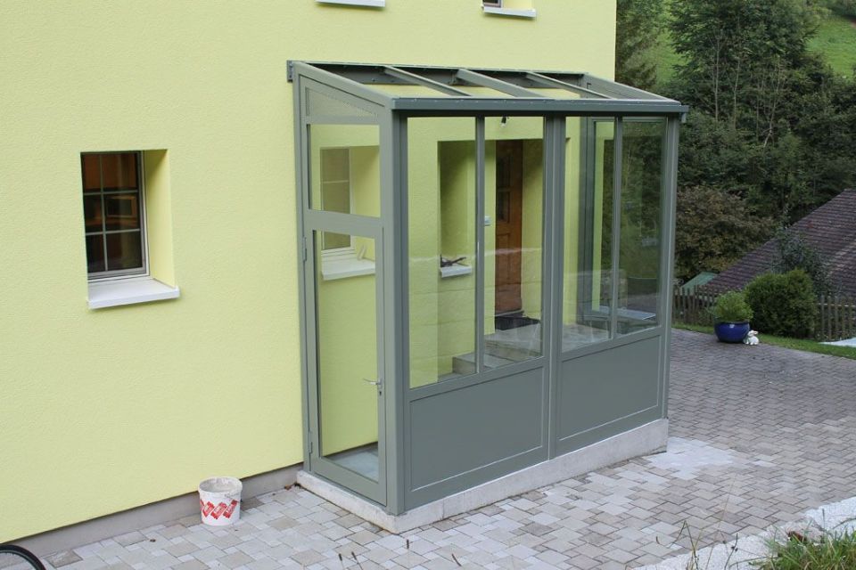 verglaster Hauseingang