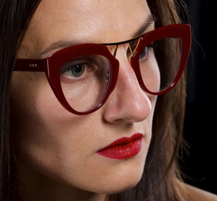 Photo d'une femme avec des lunettes
