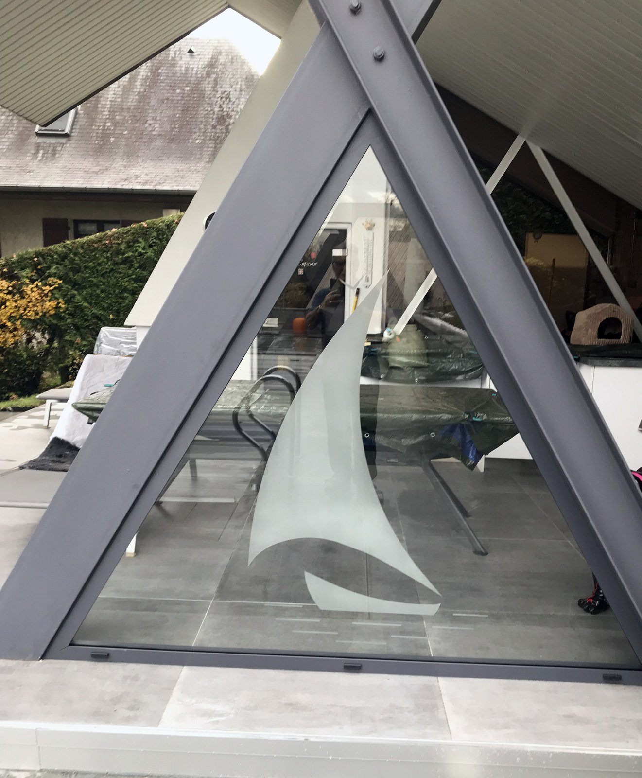 Vitre avec gravure bateau