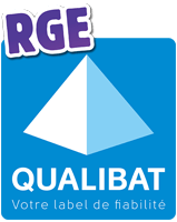 RGE Qualibat label: blue background, white and blue pyramid, text