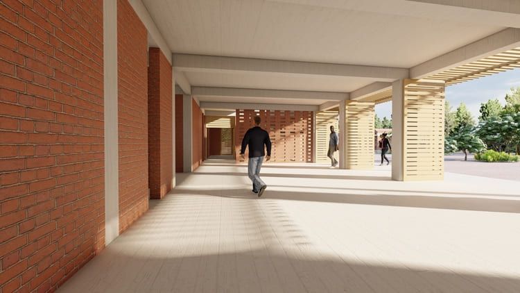 Un hombre camina por un pasillo de un edificio.