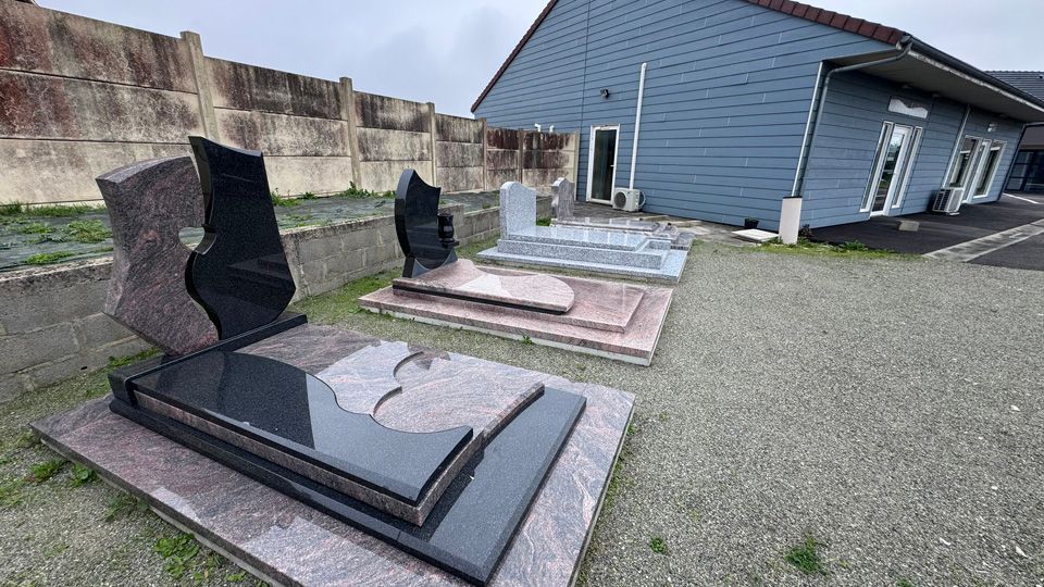 3 monuments funéraires en marbre