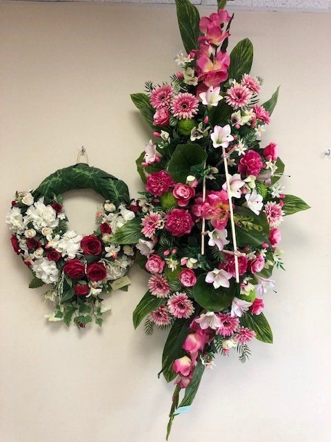 Gerbe et couronne avec fleurs fraîches