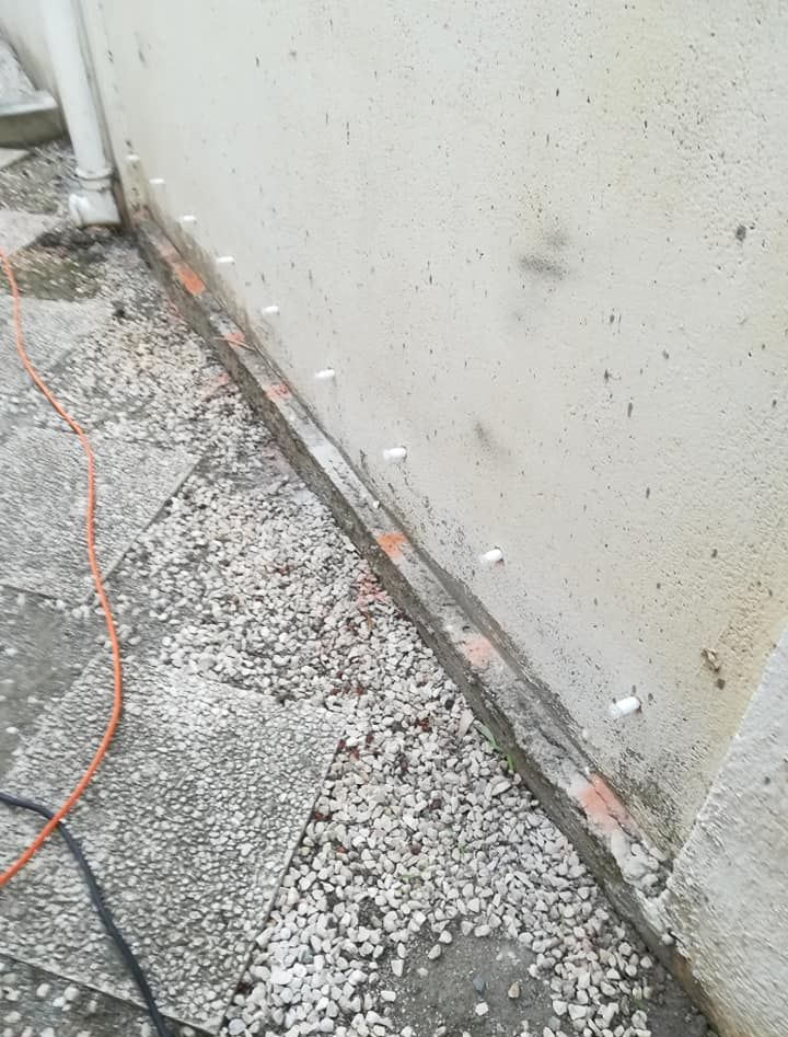 Un mur après un traitement par injection.