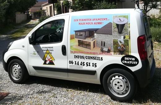 L'aile gauche du véhicule de Protection Termite.