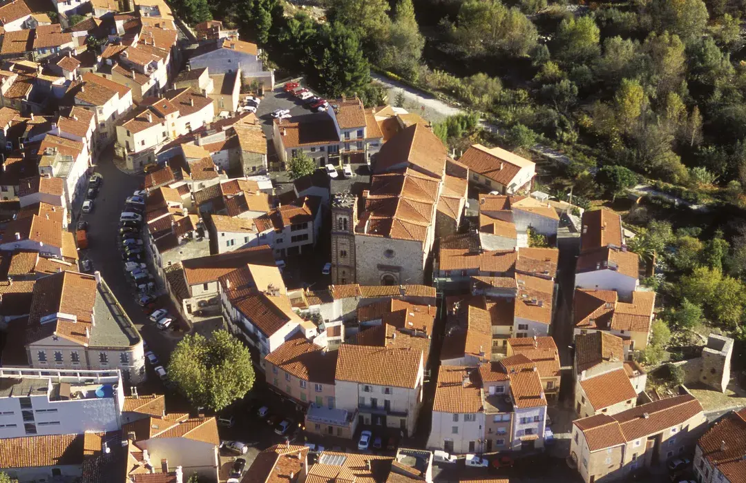 Le centre d'une petite ville.