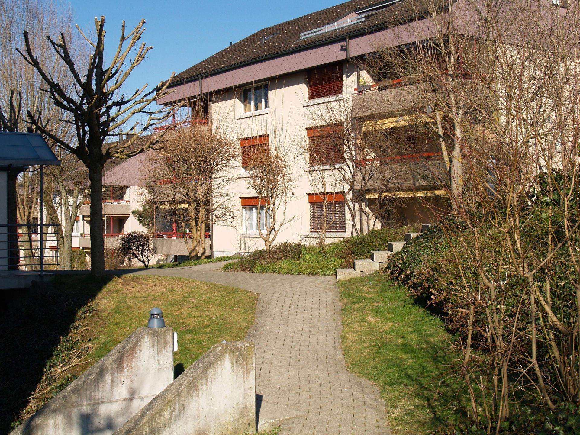 Mitarbeiter der Oettli's Allroundservice GmbH renoviert Wohnung